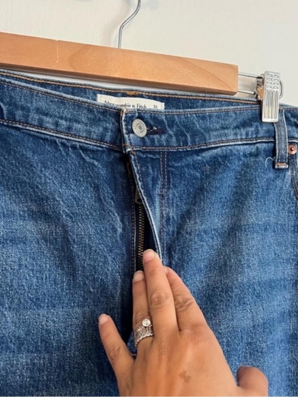 Abercrombie and fitch the 90s straight ultra high rise distressed jeans
size 20 - Picture 2 of 8